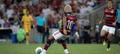 Após aparecer com camisa do Corinthians, Gabigol é punido e não é mais o camisa 10 do Flamengo