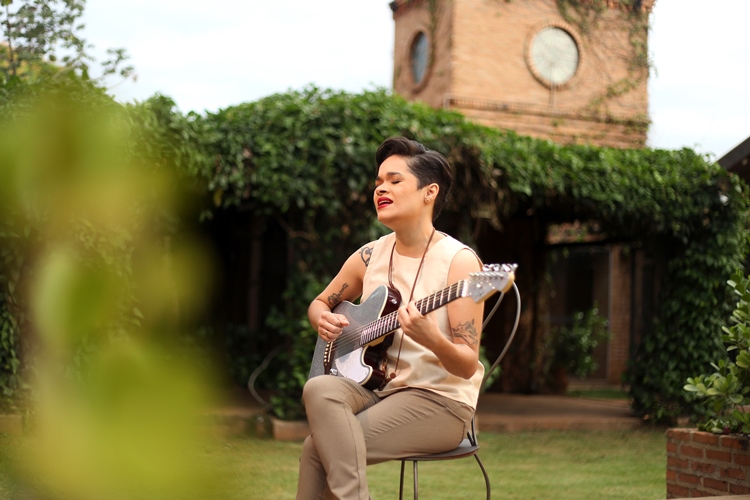 Cantora Jacqueline Costa lança novo single “Desenho em Aquarela”