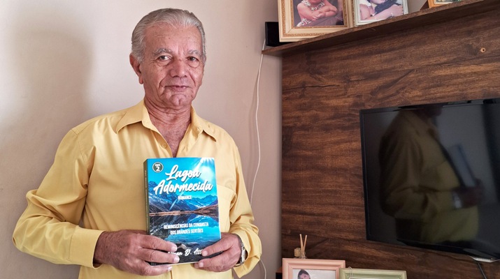 Aos 84 anos, Renan Dourado lança nesta sexta segundo volume de saga épica