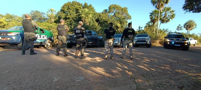 “Policia Militar Ambiental do Posto Avançado Buraco das Piranhas recupera caminhonetes roubadas”