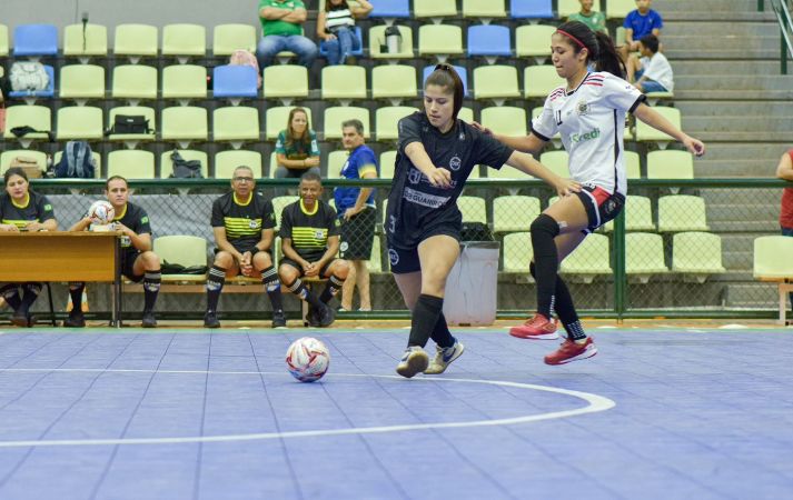 Jovem atleta do futebol feminino bela-vistense e Campeã Estadual de Futsal sub-19