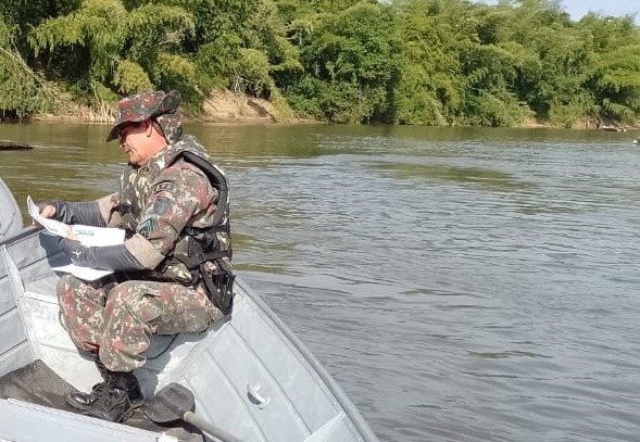 Polícia Militar Ambiental realiza patrulhamento fluvial e autua pescador irregular no rio Miranda