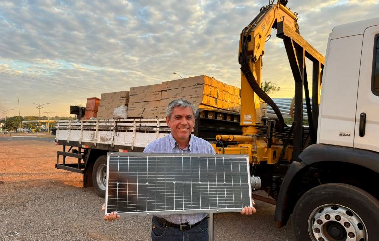 Bela Vista: Avenida Teodoro Sativa ganha iluminação de LED-solar  