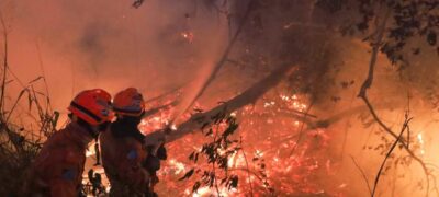 Combate direto e noturno segue como estratégia para controlar focos em seis pontos do Pantanal