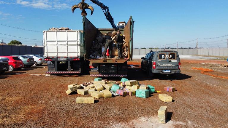 Carga milionária de maconha em material reciclável é apreendida pelo DOF no município de Amambai