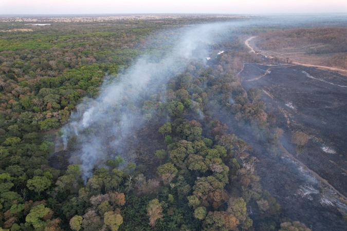 PMA de Rio Negro Combate Grande Queimada em Fazenda na Fronteira dos Biomas Cerrado e Pantanal