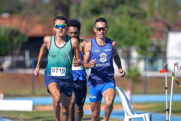 Atleta Yeltsin Jacques embarca para Paris para representar o Brasil nos Jogos Paralímpicos