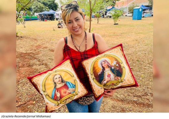 Fé mudou o rumo de bebê desenganado e mãe devota agora ‘estampa milagre’ em almofadas