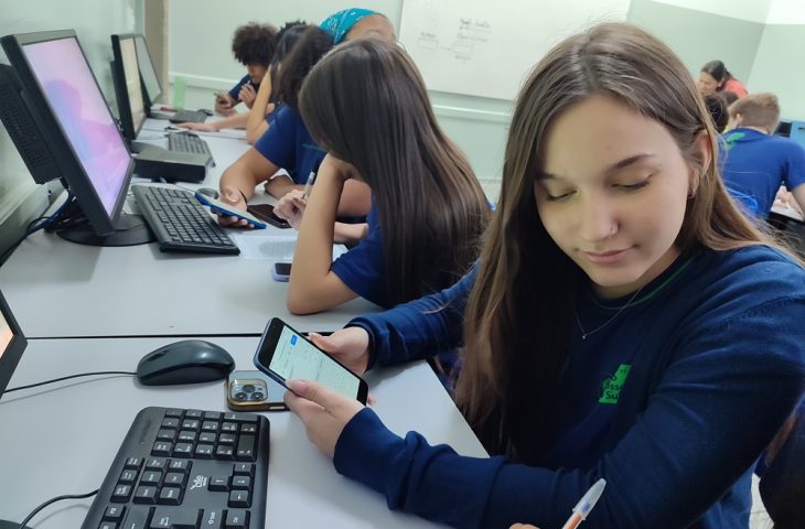 Celulares apreendidos pela Polícia Penal se transformam em ferramentas de ensino em tradicional escola de MS