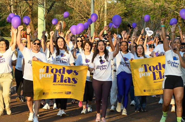 #TodosPorElas: Caminhada reúne homens, mulheres e crianças em combate ao feminicídio