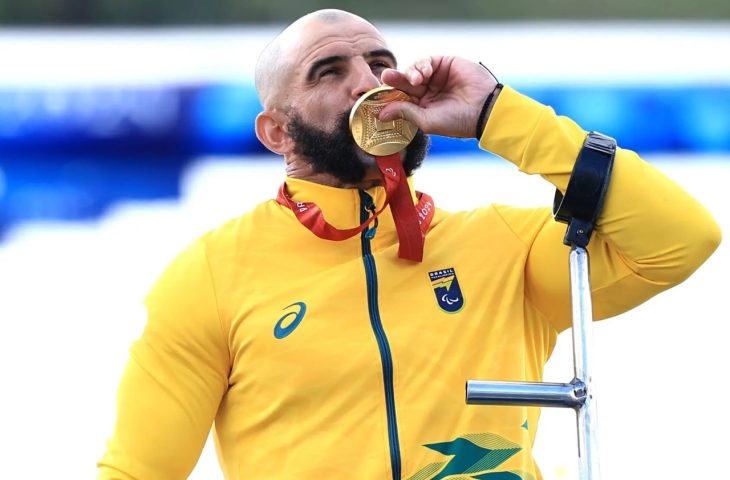 Beneficiário do Bolsa Atleta, Fernando Rufino é ouro na paracanoagem na Paralimpíada de Paris-2024