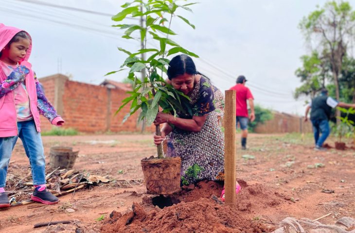 Ação Cidadania ECOmunitária planta árvores e semeia a ideia de que o futuro é ancestral