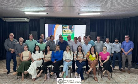 Prefeito Marcelo Pé participa de encontro de transição administrativa com gestores do Conisul em Amambai