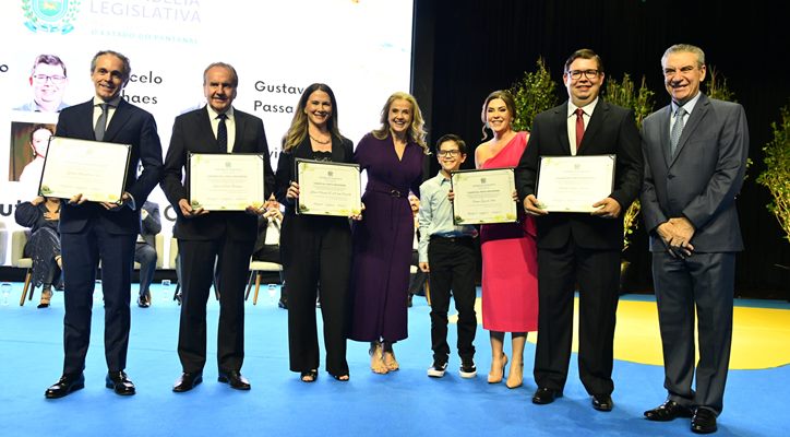 Paulo Corrêa homenageia personalidades que contribuem para o desenvolvimento de MS