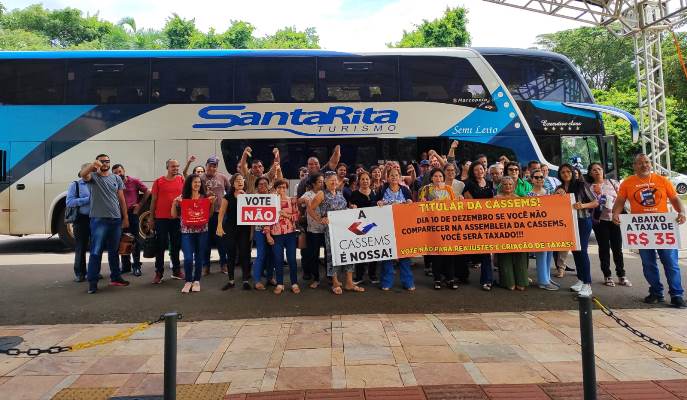 Manifestação em Frente ao Rubens Gil de Camilo Marca Assembleia Geral da Cassems