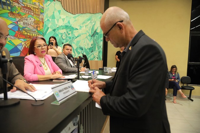 Com licença do vereador Waldecir Fernandes, Luiz Plácido dos Santos assume vaga na Câmara