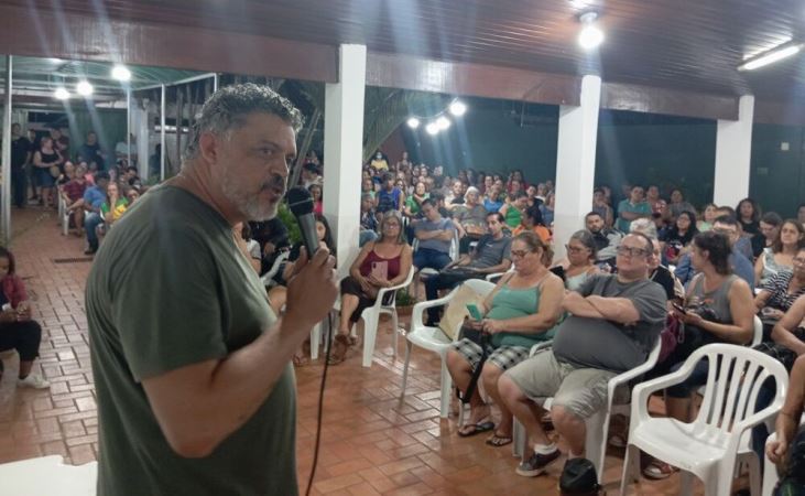 Enquanto prefeita engorda o próprio salário, servidores da Educação param por reajuste