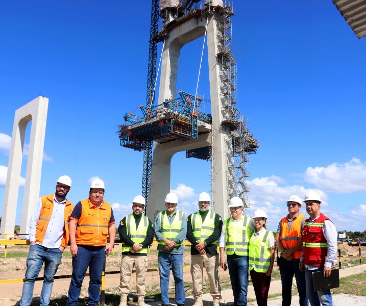 Rota Bioceânica: Autoridades visitam obra da ponte em Porto Murtinho