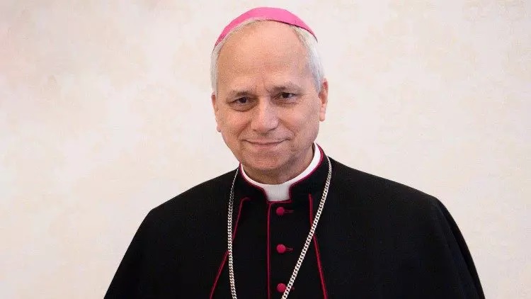 Cardeal americano Robert Prevost é o novo papa, confira