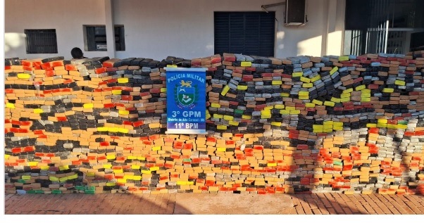 Ação conjunta entre PM e PRF apreende mais de 2 toneladas de drogas no Alto Caracol