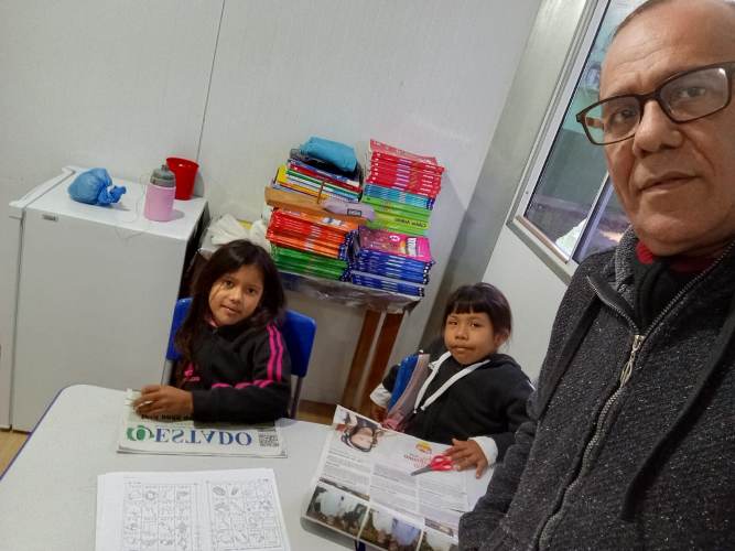 Professor de Escola Municipal reinventa a utilização do Jornal Impresso na Educação Infantil