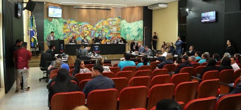 Câmara aprova projeto que garante aos professores receberem retroativos de reajuste salarial em Ponta Porã