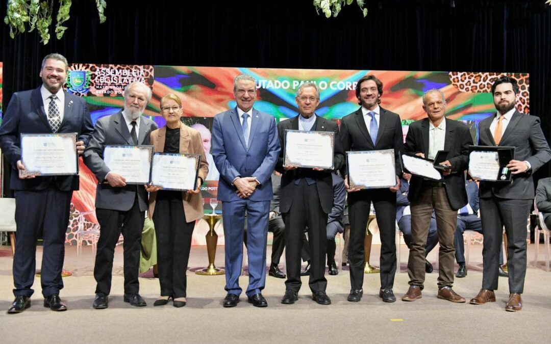 Paulo Corrêa entrega títulos a personalidades que contribuem para o desenvolvimento de MS