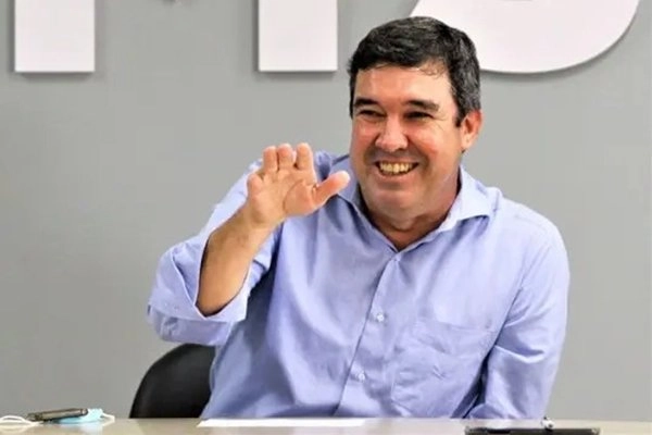 Riedel lidera pesquisa com ampla vantagem e venceria no primeiro turno, aponta IPR.