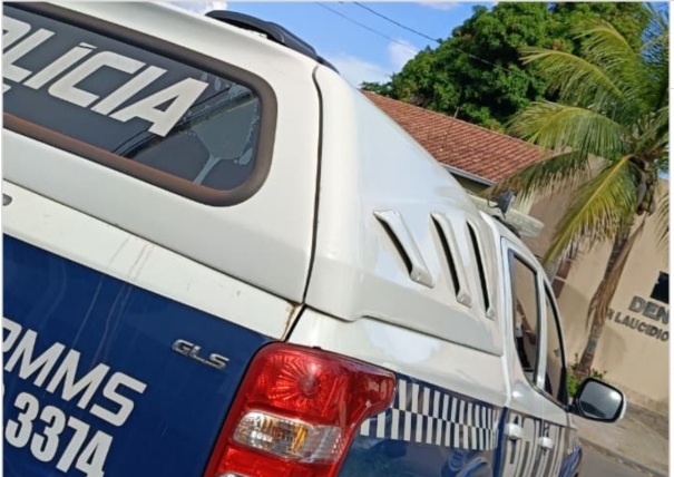 Suspeito de tentativa de furto e localizado escondido em residência e encaminhado a delegacia