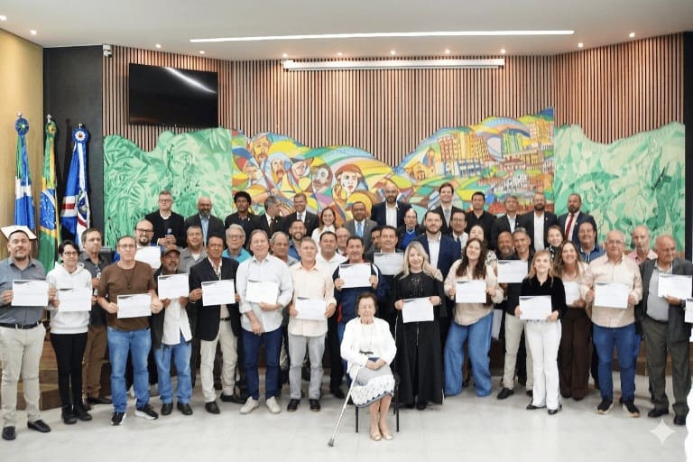 Câmara de Ponta Porã homenageia profissionais da comunicação em sessão solene