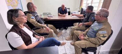 Equipe da AGEMS cumpre agenda de orientação e fiscalização sobre transporte irregular em Caracol