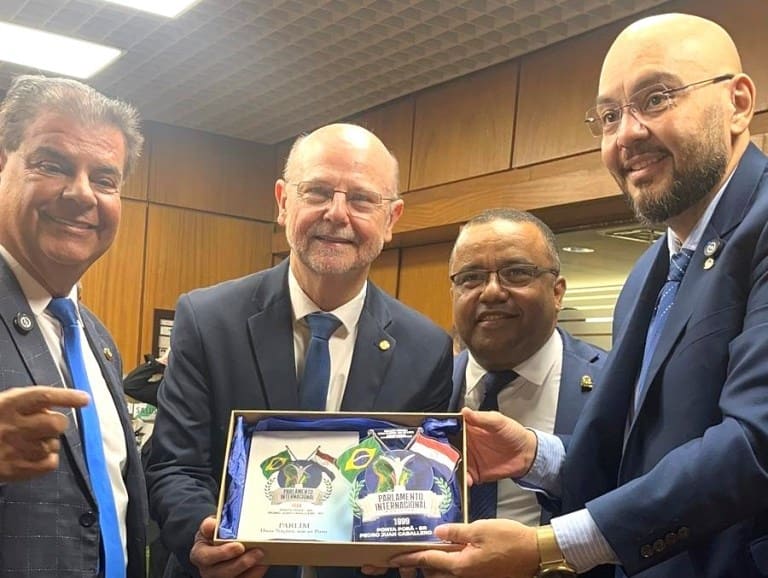 Comissão do Parlasul avança na agenda de integração fronteiriça e prepara audiência sobre migração laboral