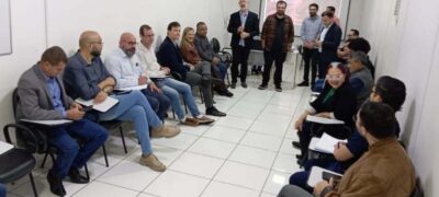 Vereadores participam de reunião no Hospital Regional ´Dr. José de Simone Netto´