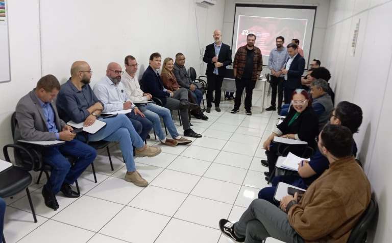 Vereadores participam de reunião no Hospital Regional ´Dr. José de Simone Netto´