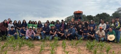 Parceria entre Escola, AGRAER e Produtor Rural fortalece aprendizagem prática dos estudantes.