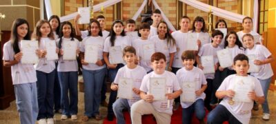 “Celebração da Eucaristia emociona comunidade: 44 jovens recebem a Primeira Comunhão em Bela Vista”