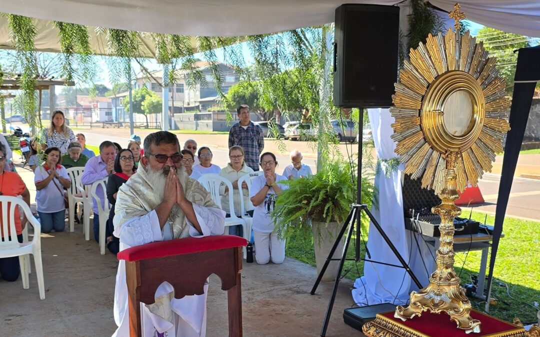 Fiéis celebram Corpus Christi com procissão, missa solene e demonstração de fé em Bela Vista