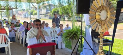 Fiéis celebram Corpus Christi com procissão, missa solene e demonstração de fé em Bela Vista