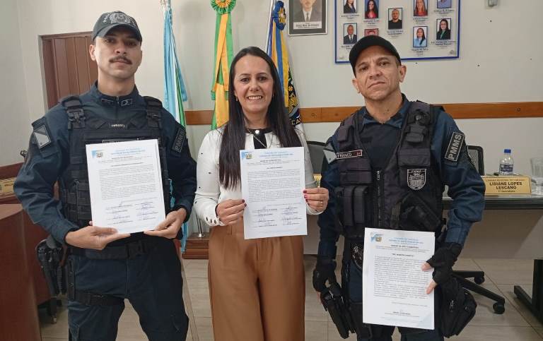 Vereadora Meire Leite apresenta Moção de Ato de Bravura a policiais militares por evitarem incêndio em escola de Caracol