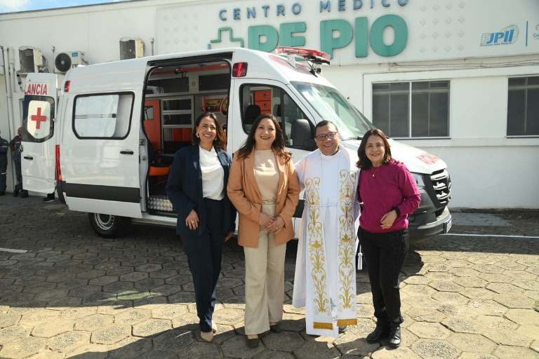 Centro Médico Padre Pio recebe doação de UTI móvel 