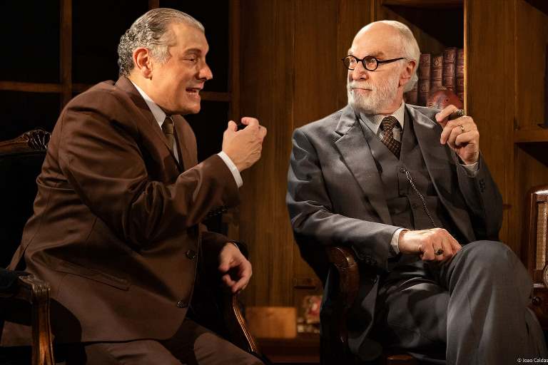 Freud e C.S. Lewis se encontram em sucesso nacional que chega a Campo Grande