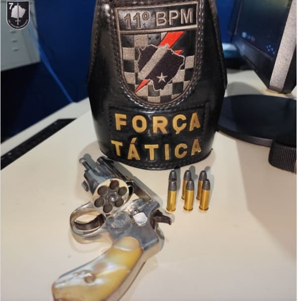 Força Tática aprende revolver após denuncia de ameaças  em conveniência de Jardim