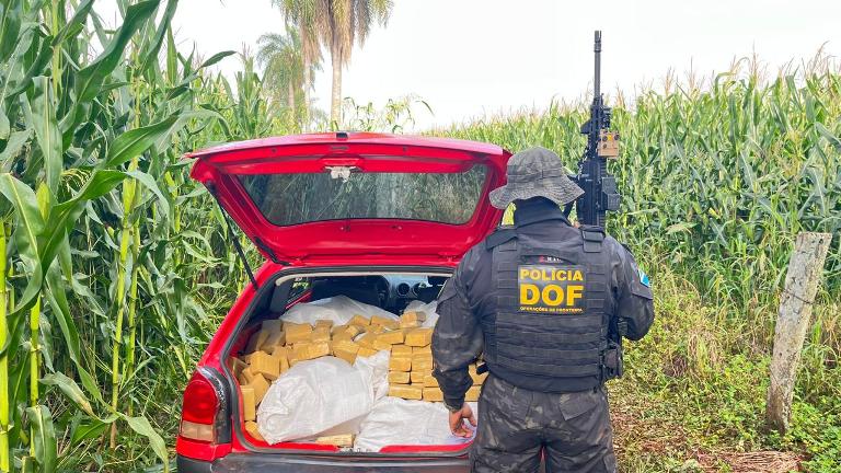 DOF apreende mais de 600 quilos de drogas após condutor abandonar veículo em Maracaju
