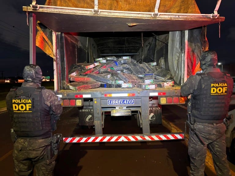 DOF apreende mais de 2 toneladas de maconha escondidas em carga de milho