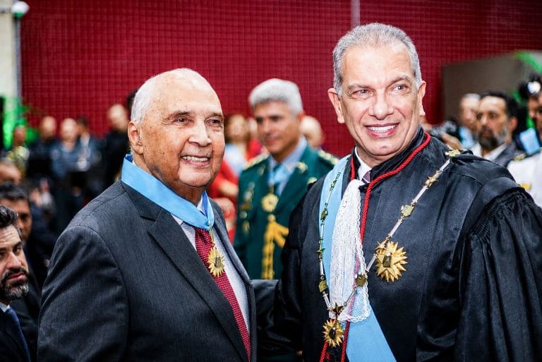 Decano da Assembleia Legislativa, Londres Machado recebe Comenda de Grande Oficial do TRE-MS