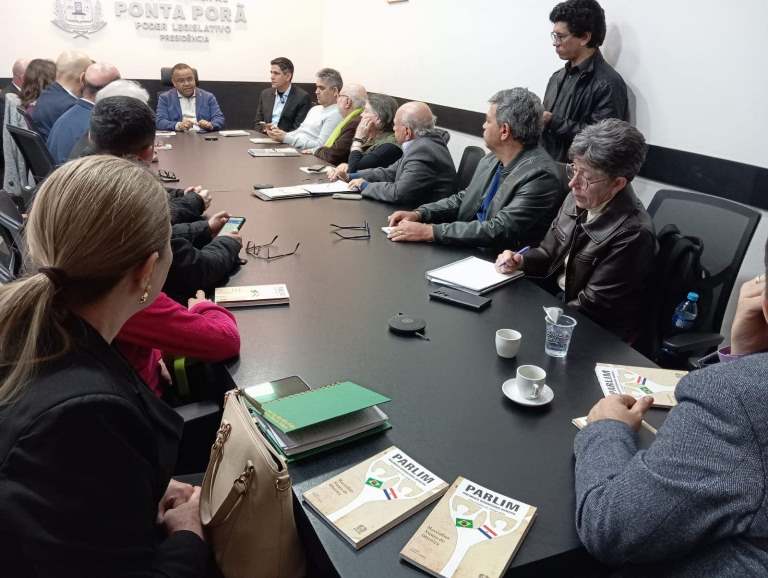 Integração e desenvolvimento: Câmara de Ponta Porã sedia sessão extraordinária do Parlim