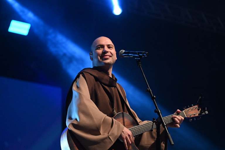 Canção Nova transmite show de Frei Gilson na Festa do Peão de Piracicaba