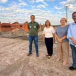 Visita técnica acompanha andamento de obras habitacionais e empreendimentos em Porto Murtinho