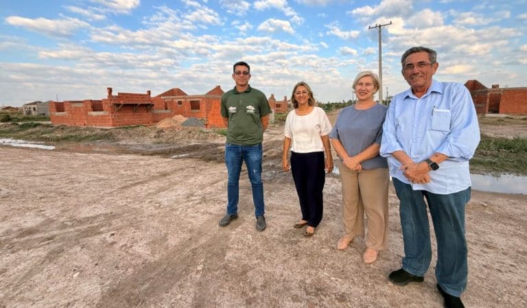 Visita técnica acompanha andamento de obras habitacionais e empreendimentos em Porto Murtinho