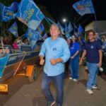 Caravina pede apoio para conquistar votos de indecisos na reta final da campanha
